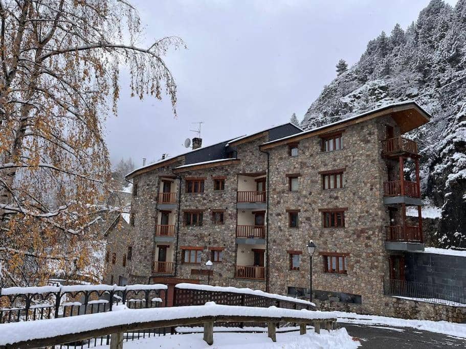 R Valle de Incles-Grandvalira FREE Parking