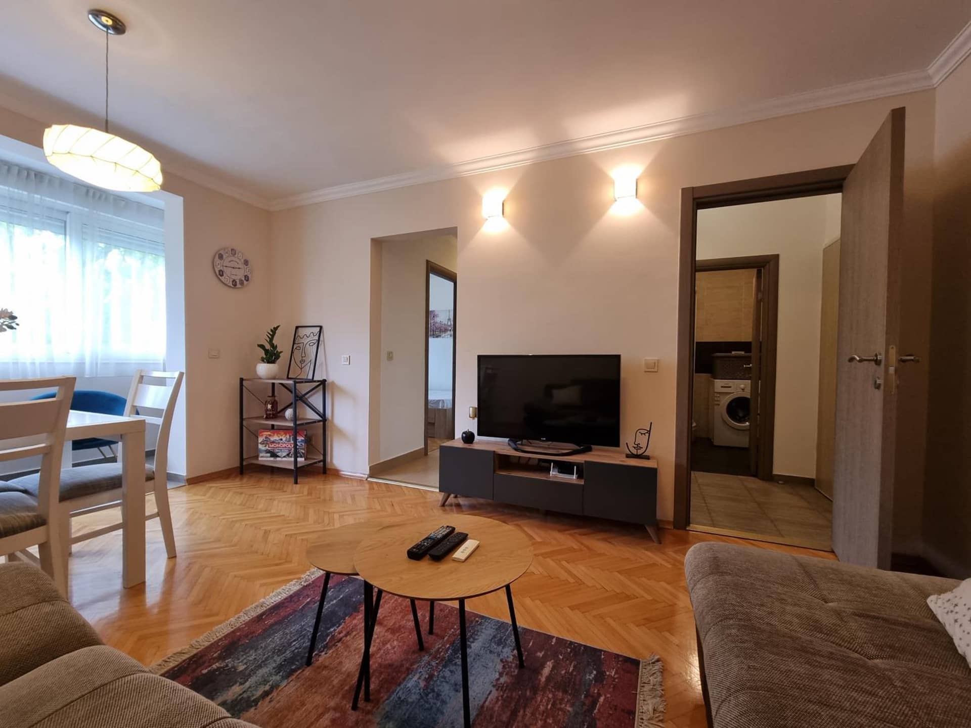 Cozy Central Apartment next to Bus and Train Station