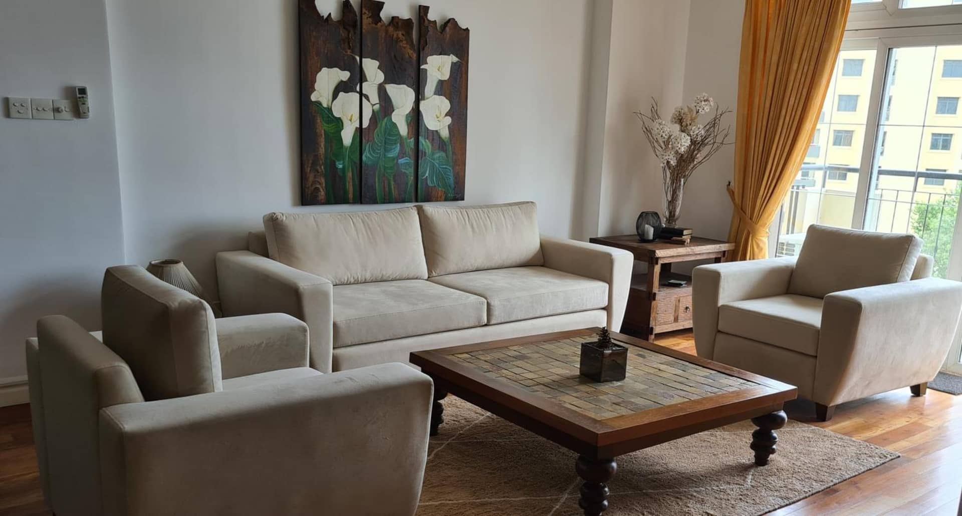 Colombo City 3 Bedroom Apartment with Pool Gym & Workdesk