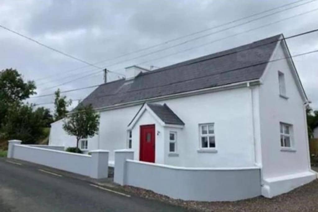 Charming 3-Bed Detached Cottage with Scenic Views