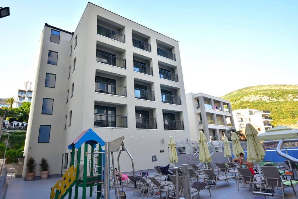 Brand New ! Seaside Apt with Poolview & Parking