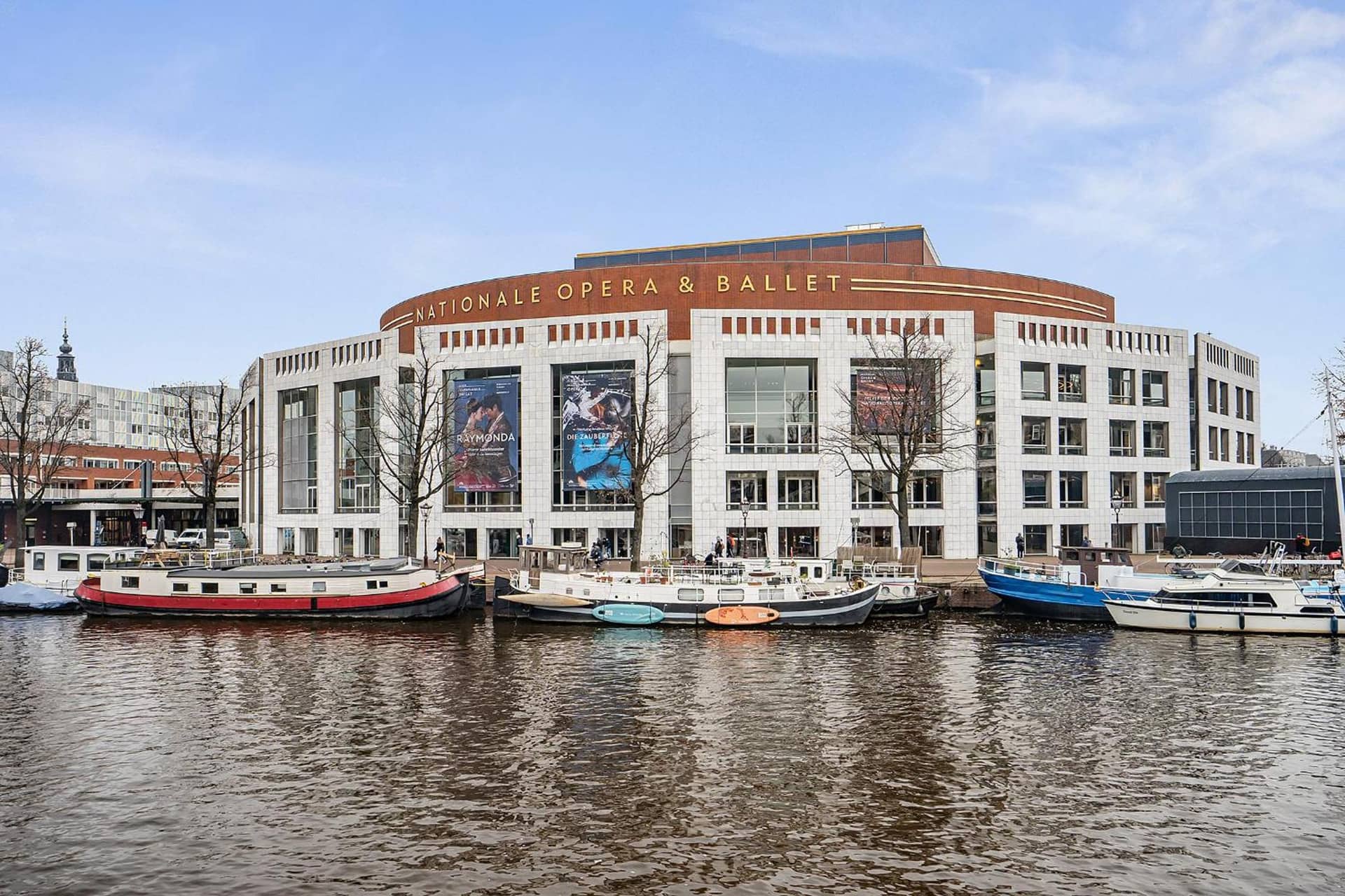 Amstel Houseboat studio right across the Opera