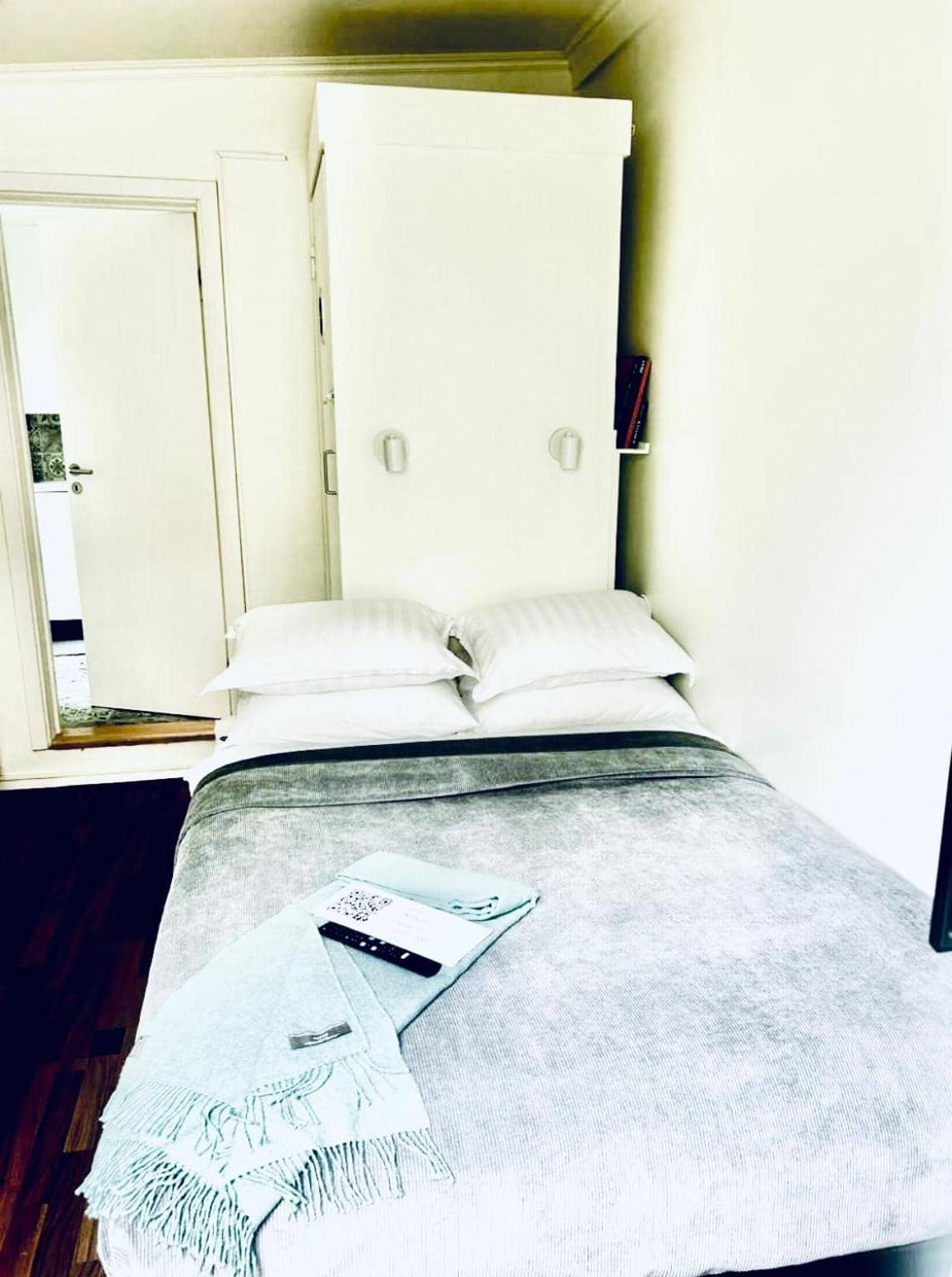 Studio 104- Free PARKING onsite -Private entrance