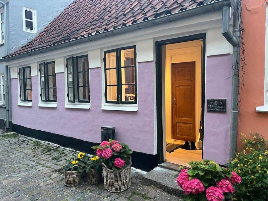 Historical and romantic house in town center
