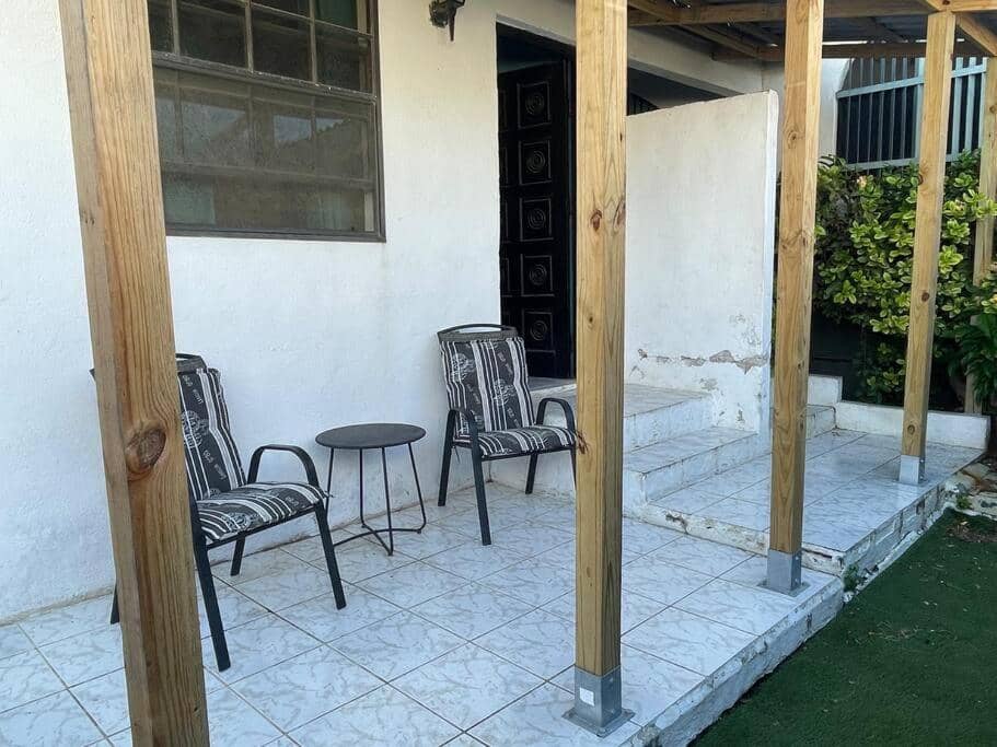 Mini oase, A one bedroom apartment with yard