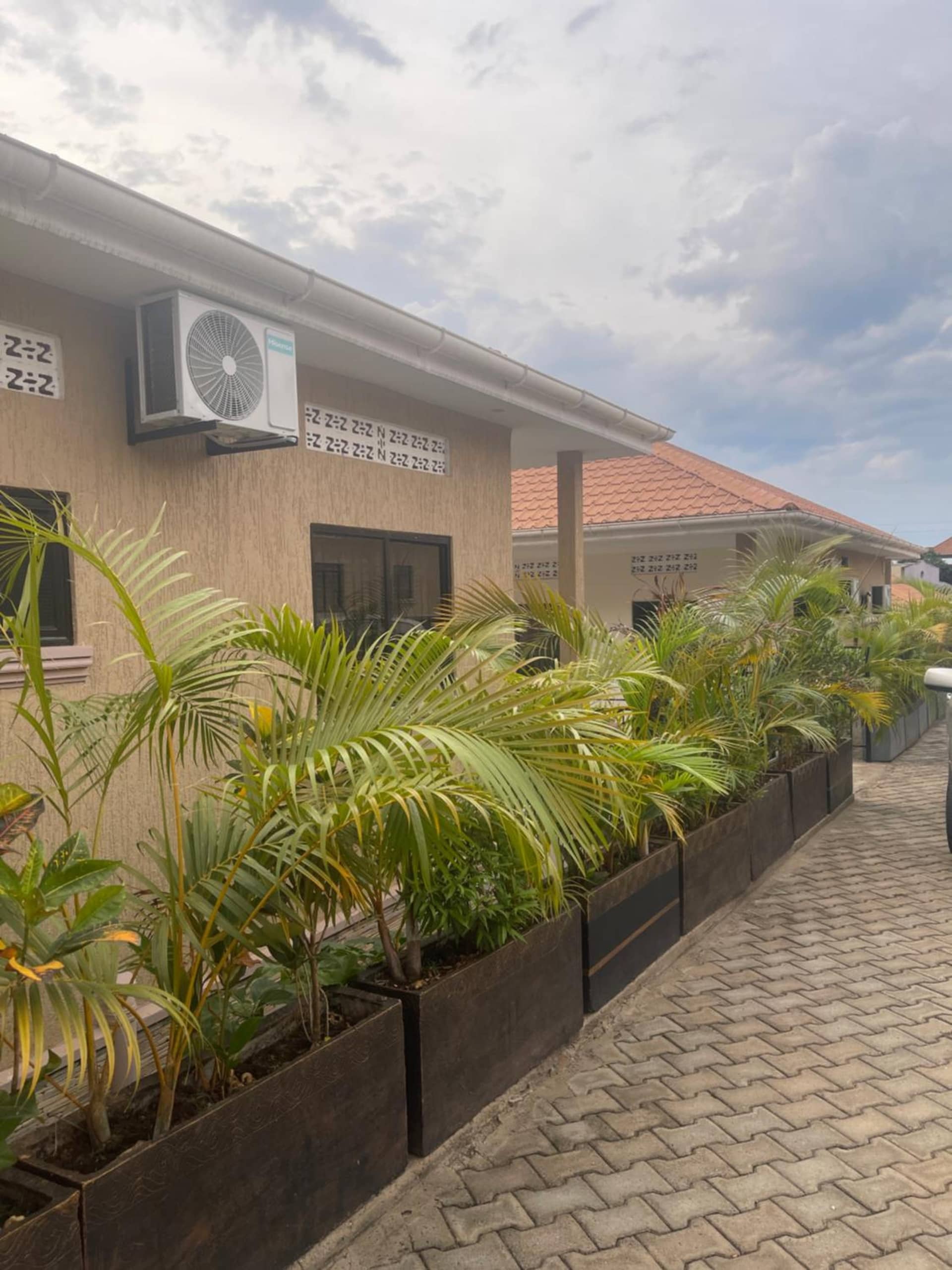 Interconnect Airport Cottages