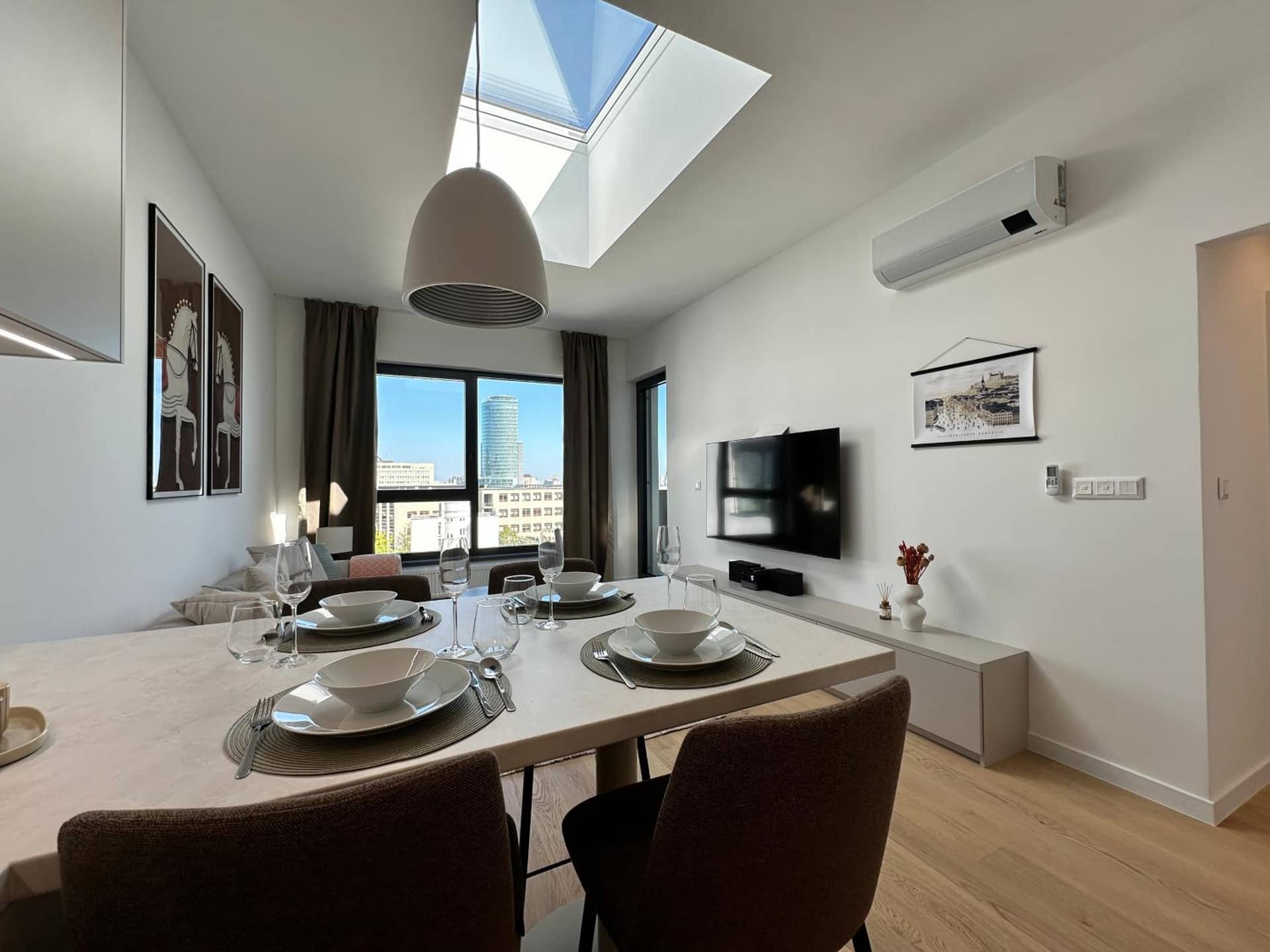 Brand new, City center, free parking, AC