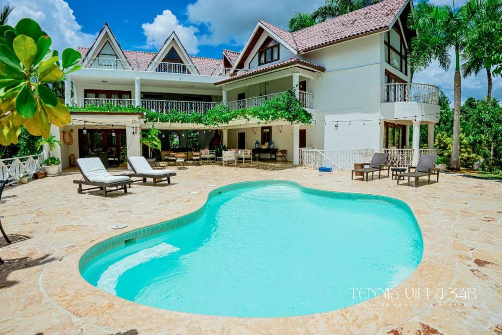 7-BR Casa de Campo Oasis Villa with Pool & Jacuzzi - Rent Includes Cook, Butler and Maid