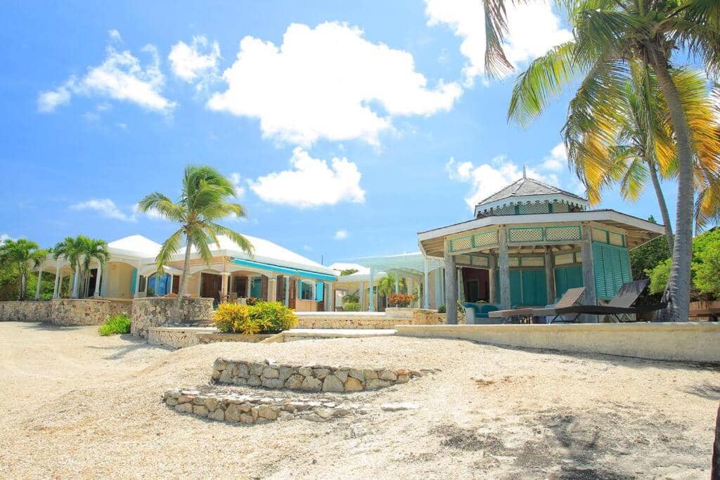 Beautiful Oceanfront Villa, Pool !!!