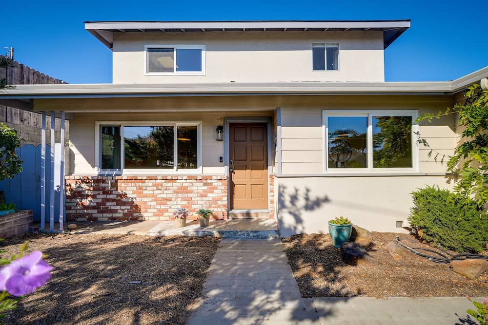 Seaside Home w/ Hot Tub & Patio: Close to Beaches!