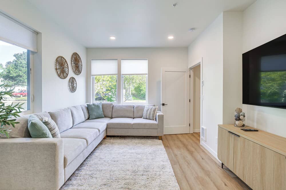 Walk to Beaches: Modern Townhome in Lincoln City!