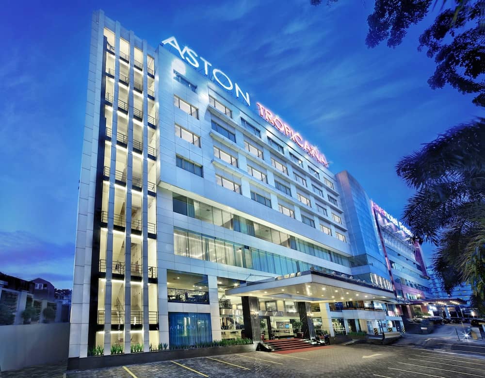 Aston Tropicana