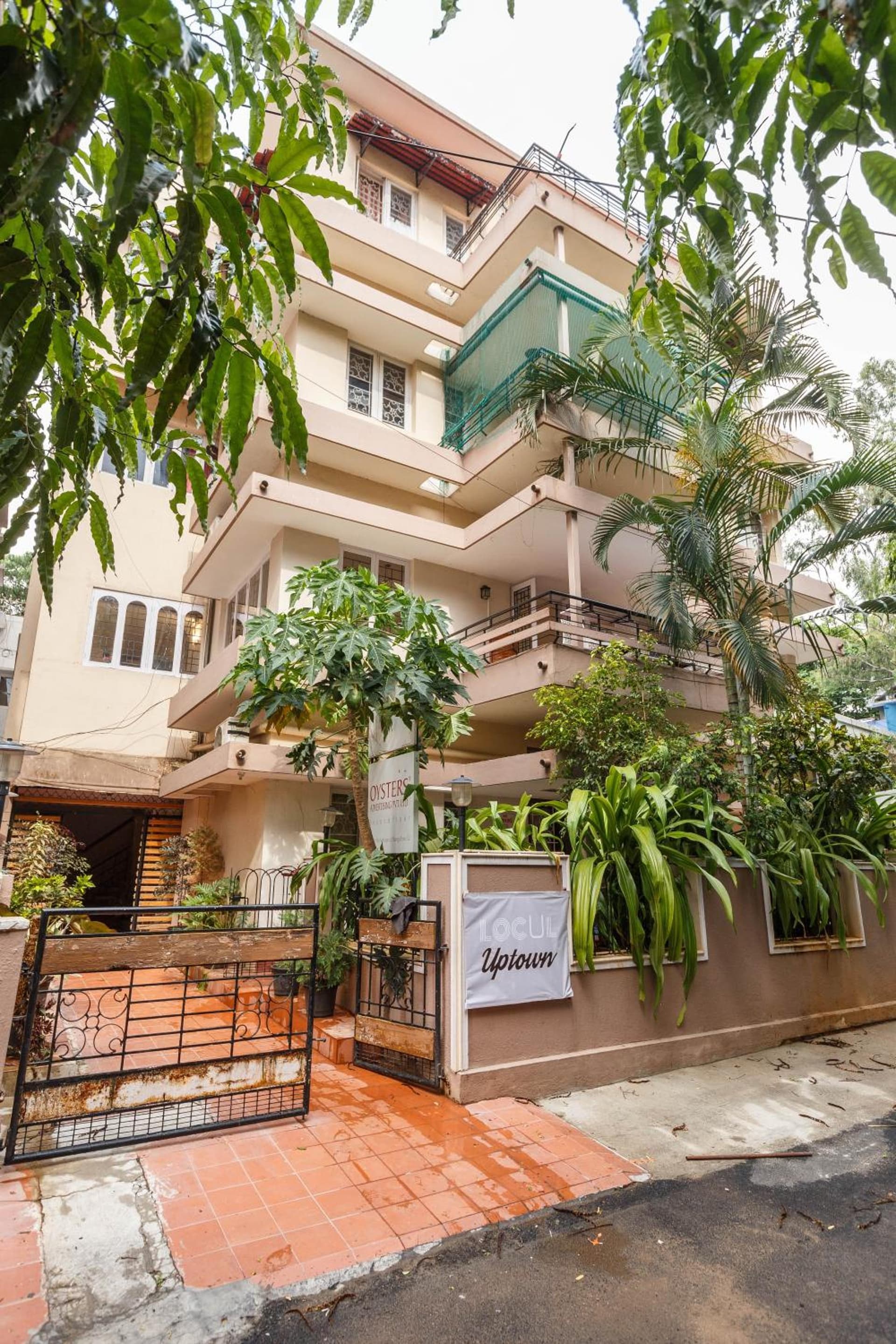 Locul Uptown - Near Bangalore Palace Grounds