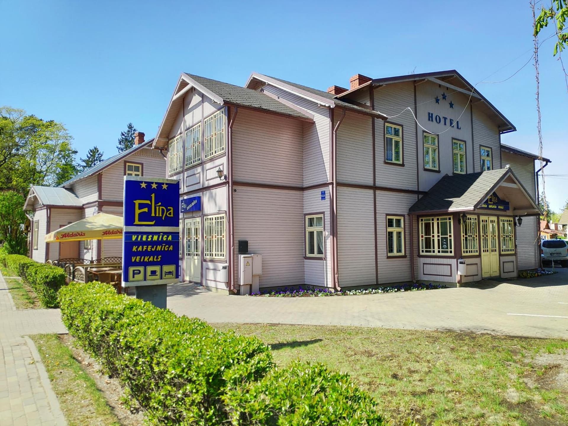 Hotel Elīna