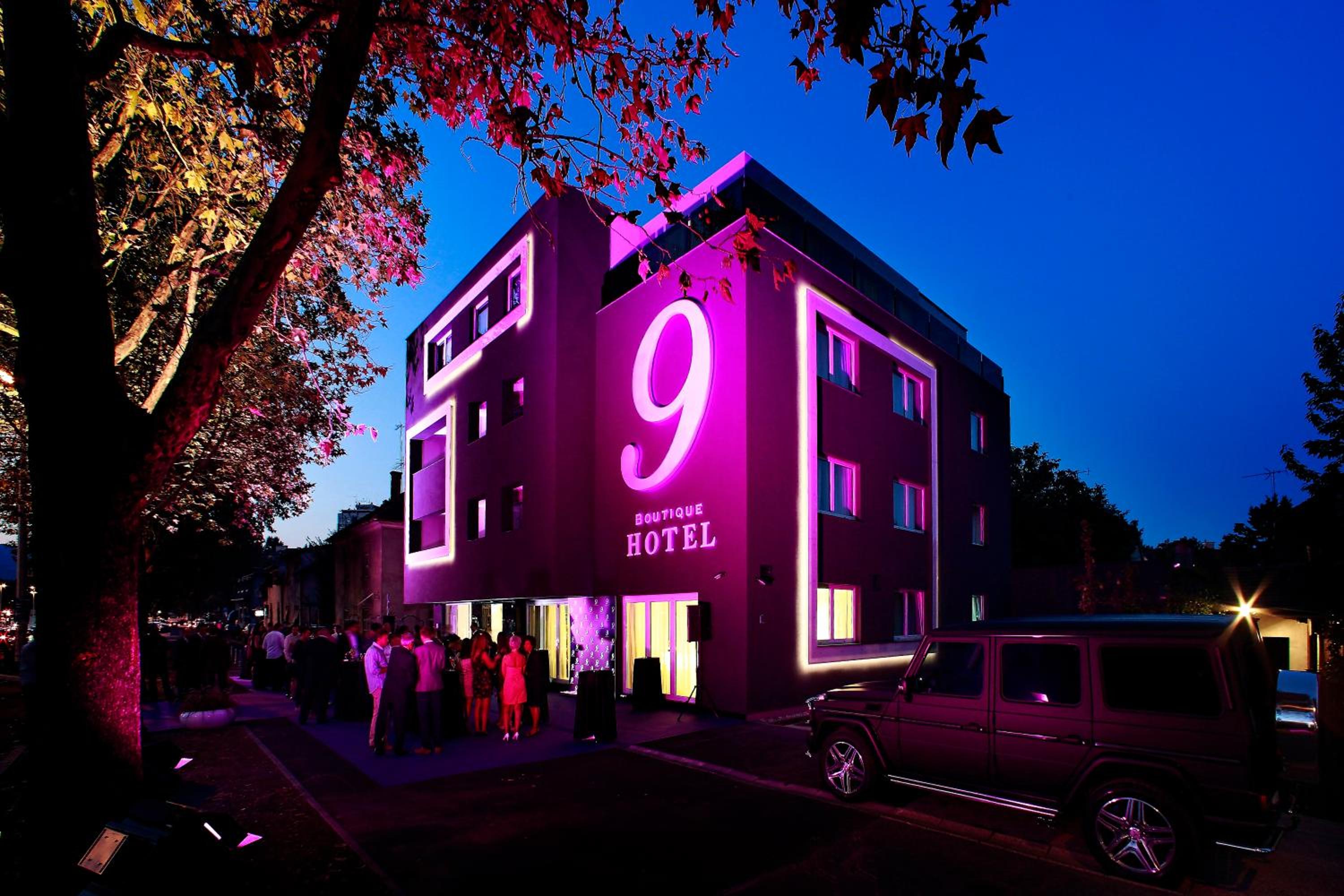 Hotel 9