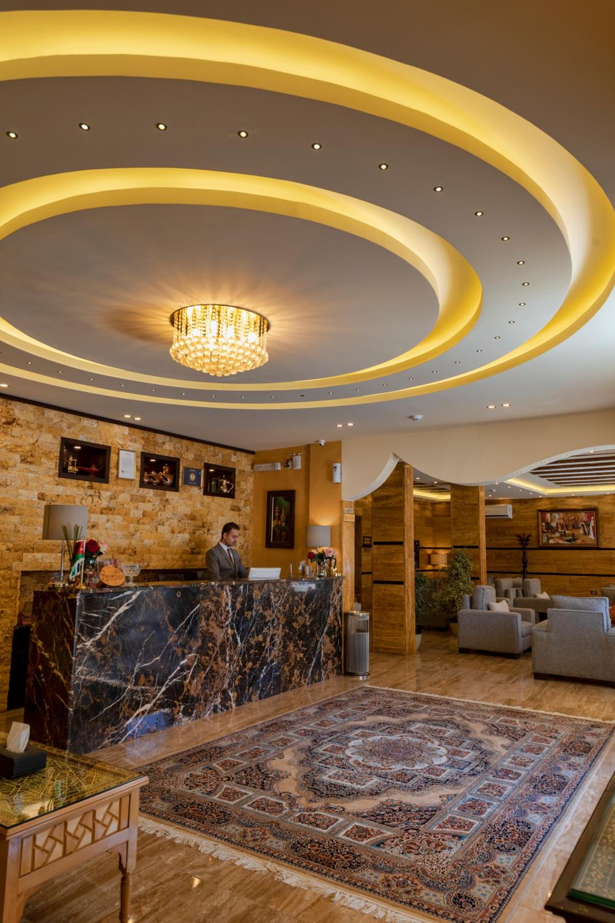 Town Season Hotel