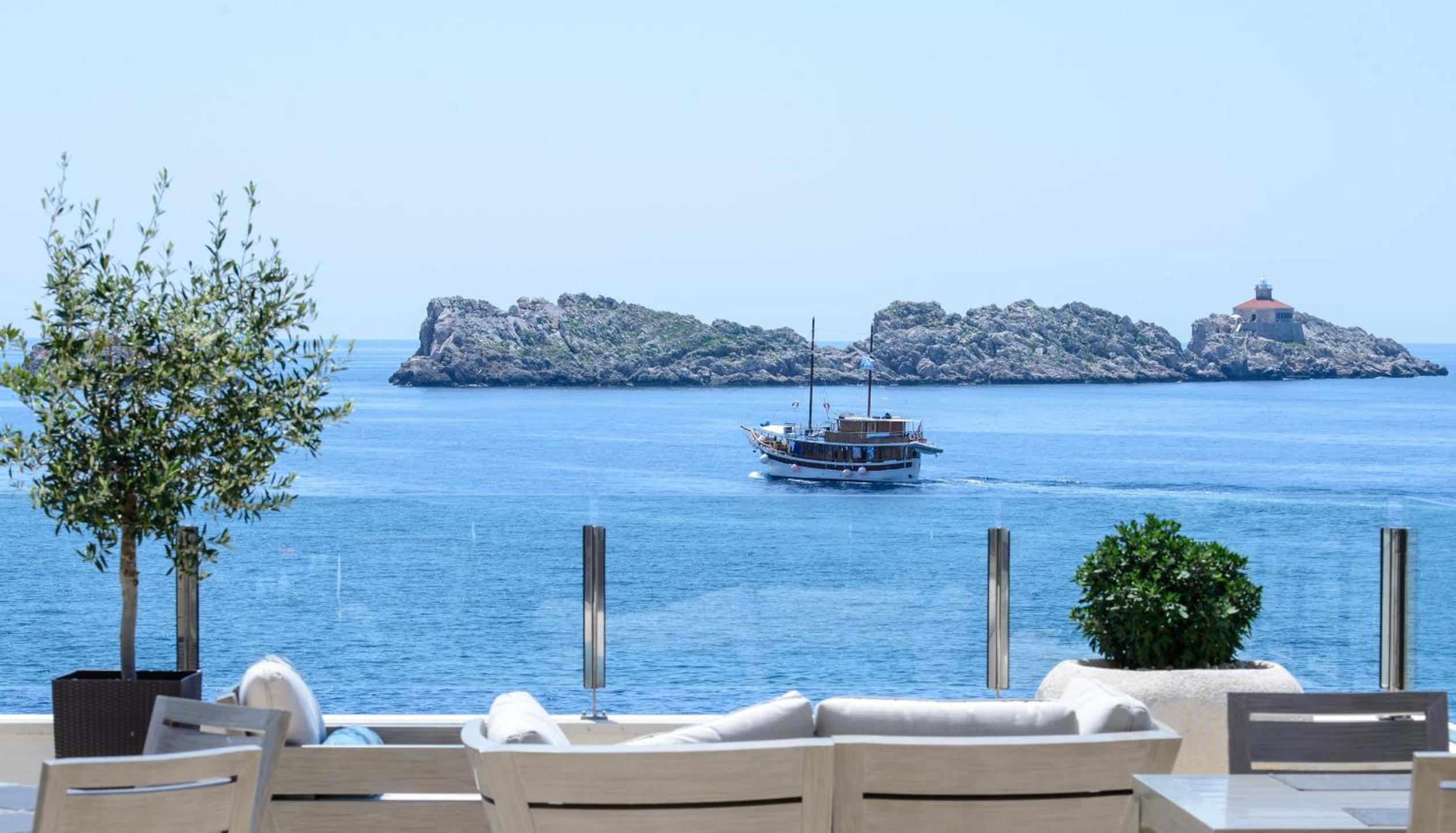 Royal Ariston Hotel