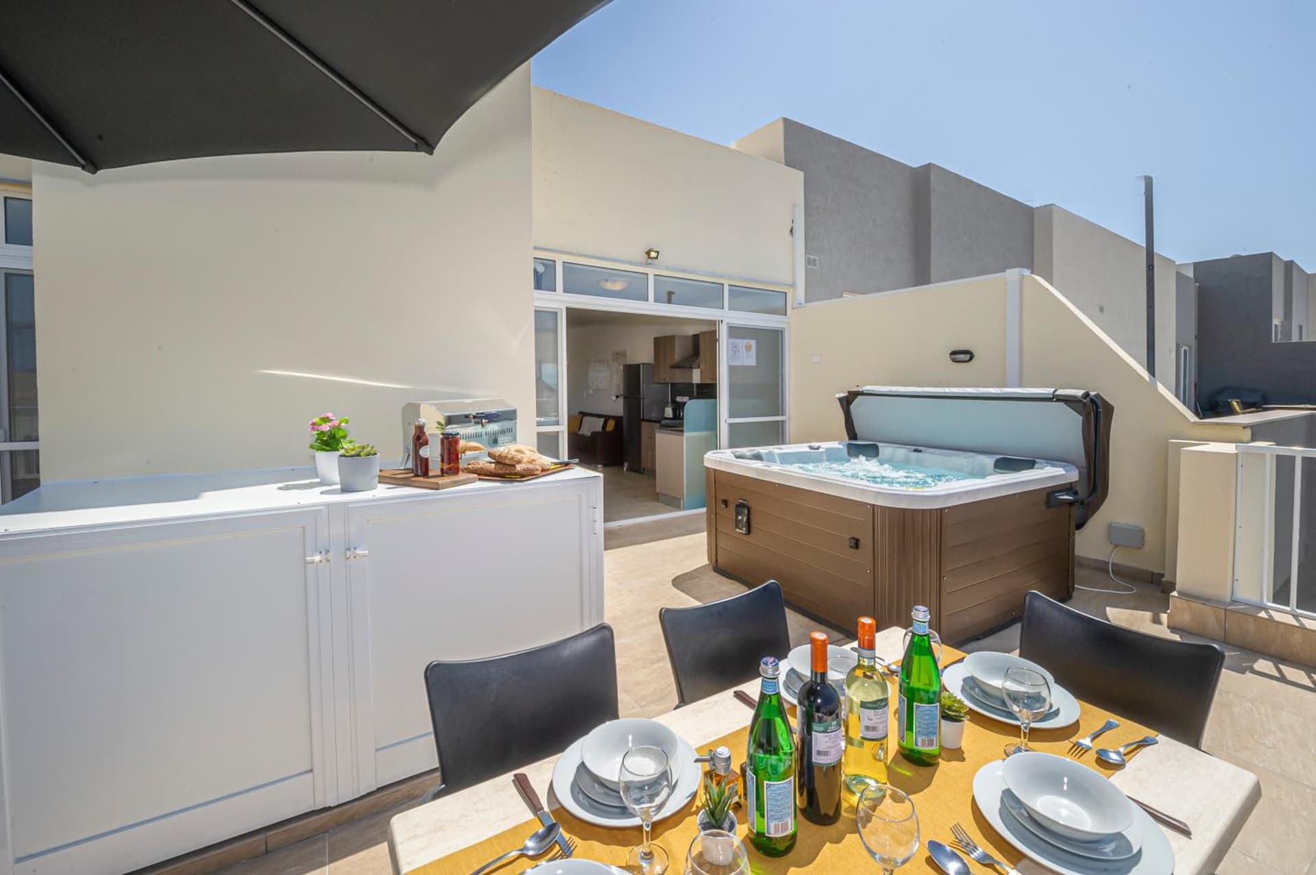 Summer Breeze Penthouse with private Hot Tub & terrace with panoramic views, by Getawaysmalta