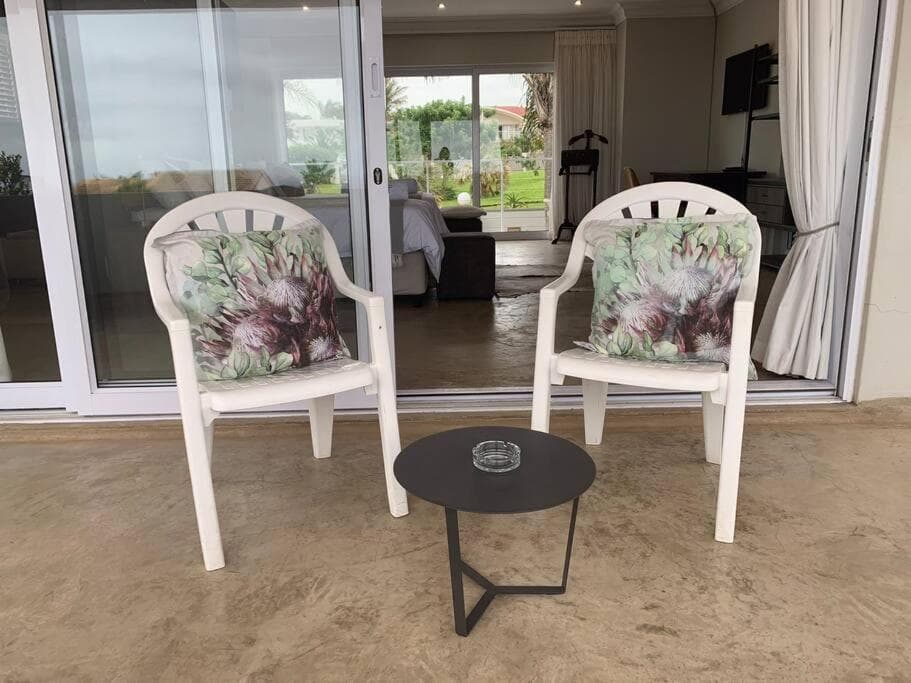 Studio on Cordia modern Sea view unit perfect for couples or remote work 2km from Umhlanga Beach