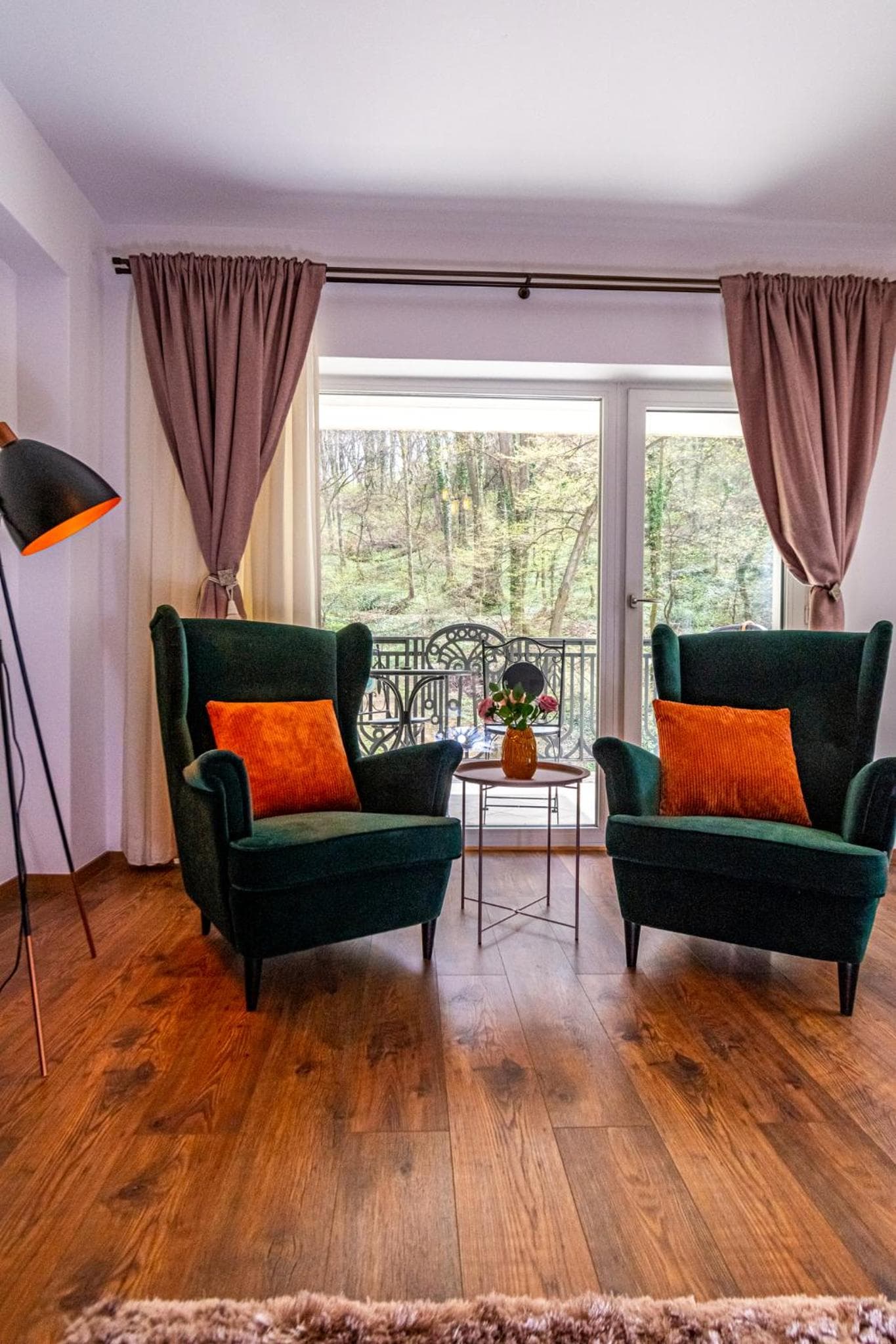 Nature Apartment - Minutes Away from the Old Town and AFI Mall