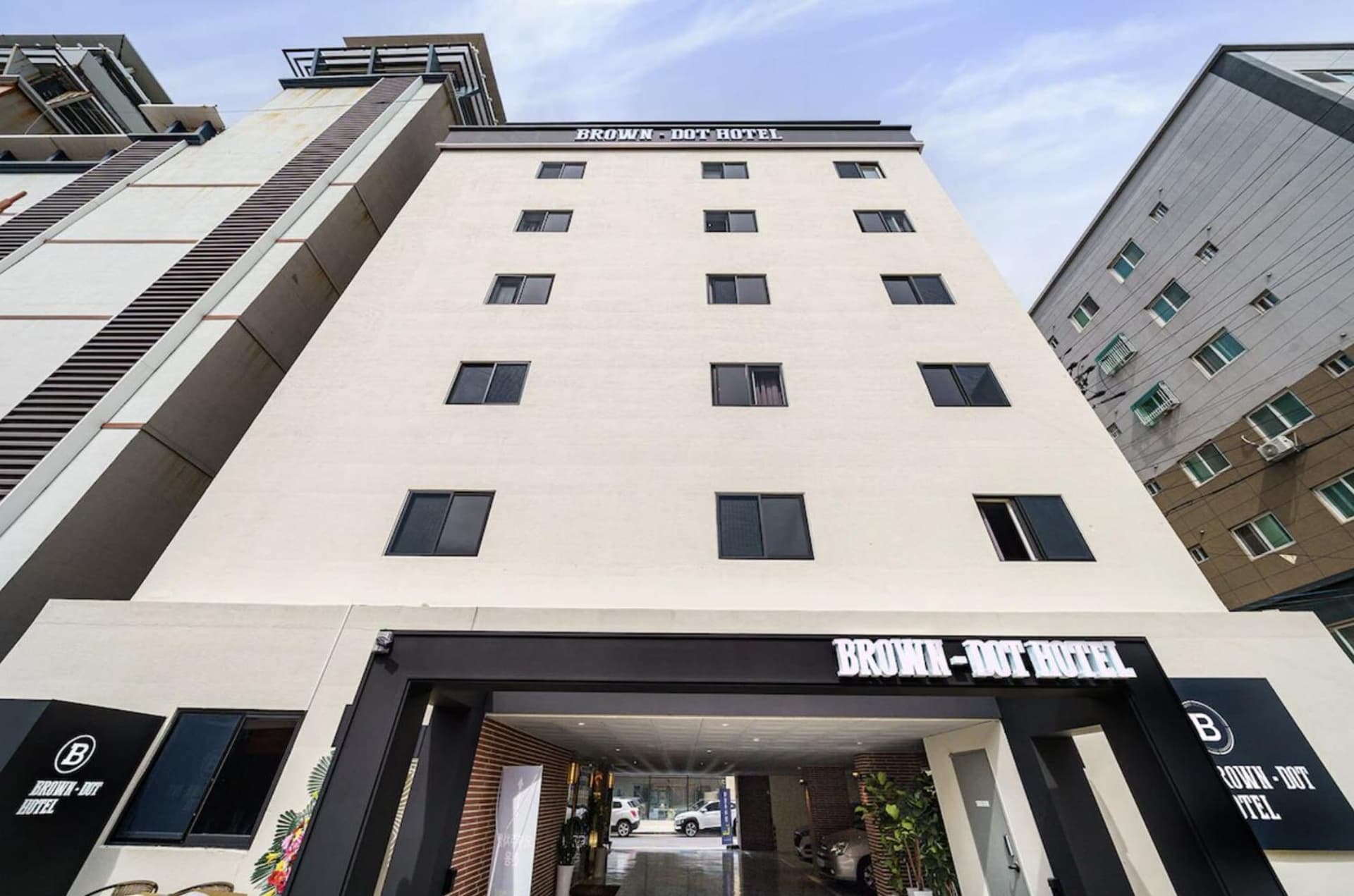 Brown-Dot Hotel Geomdan