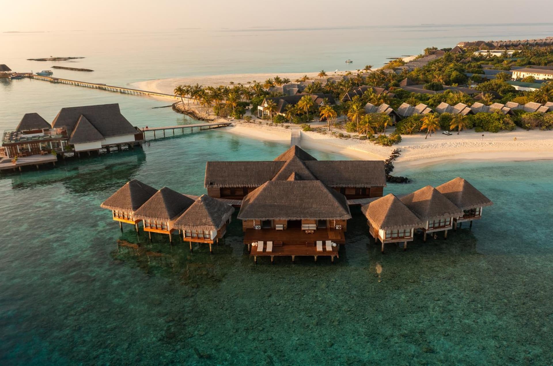 Heritance Aarah - Premium All Inclusive - 40 Minutes away from Male by Seaplane