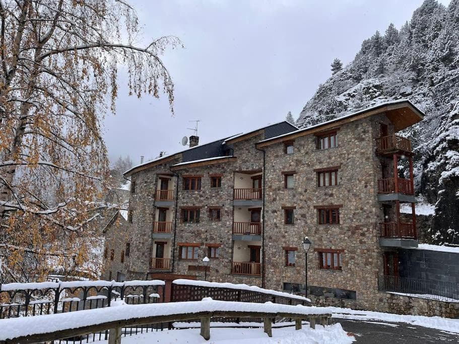 R Valle de Incles-Grandvalira FREE Parking
