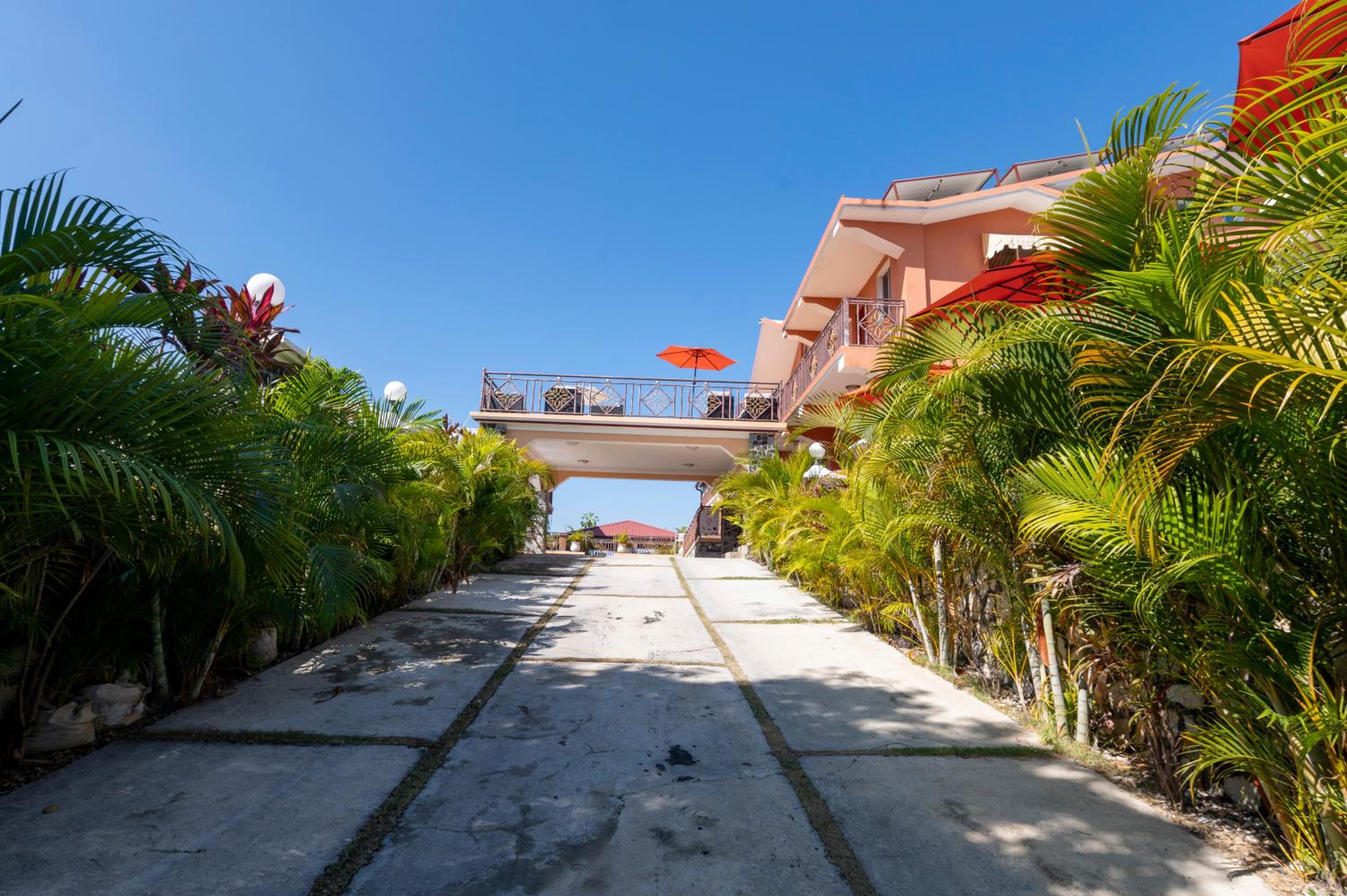 Vivy Hill's Hotel