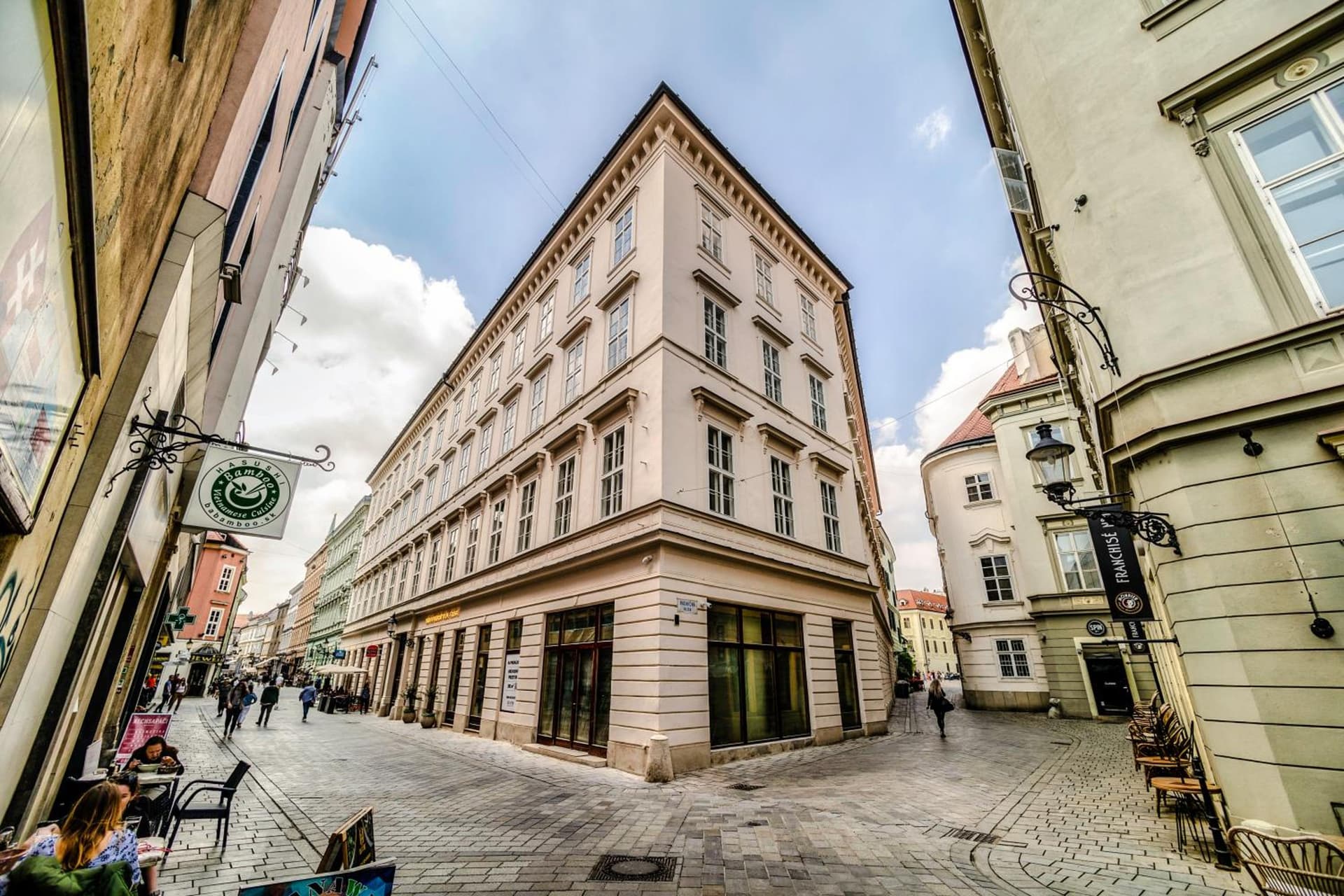 Laurinska 1 Apartments