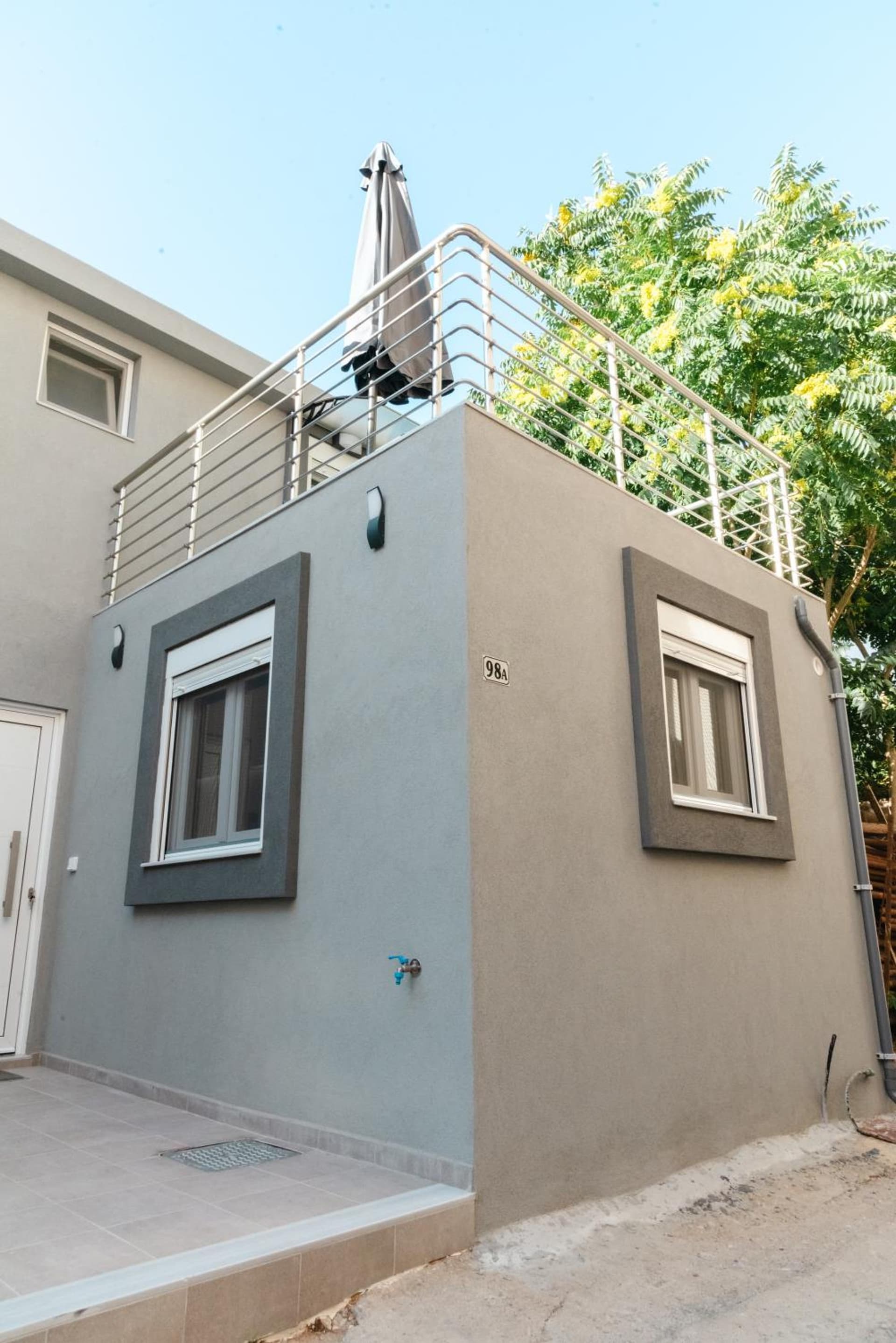 Elegant decorated house - Free Private Parking & Fibre Internet!