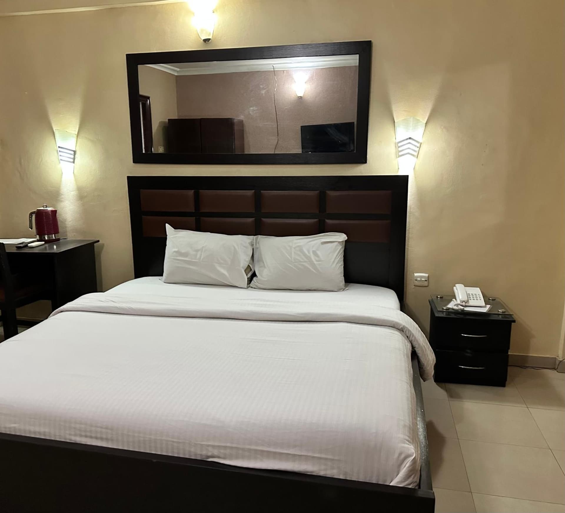 Whitehouse Msquare Hotel