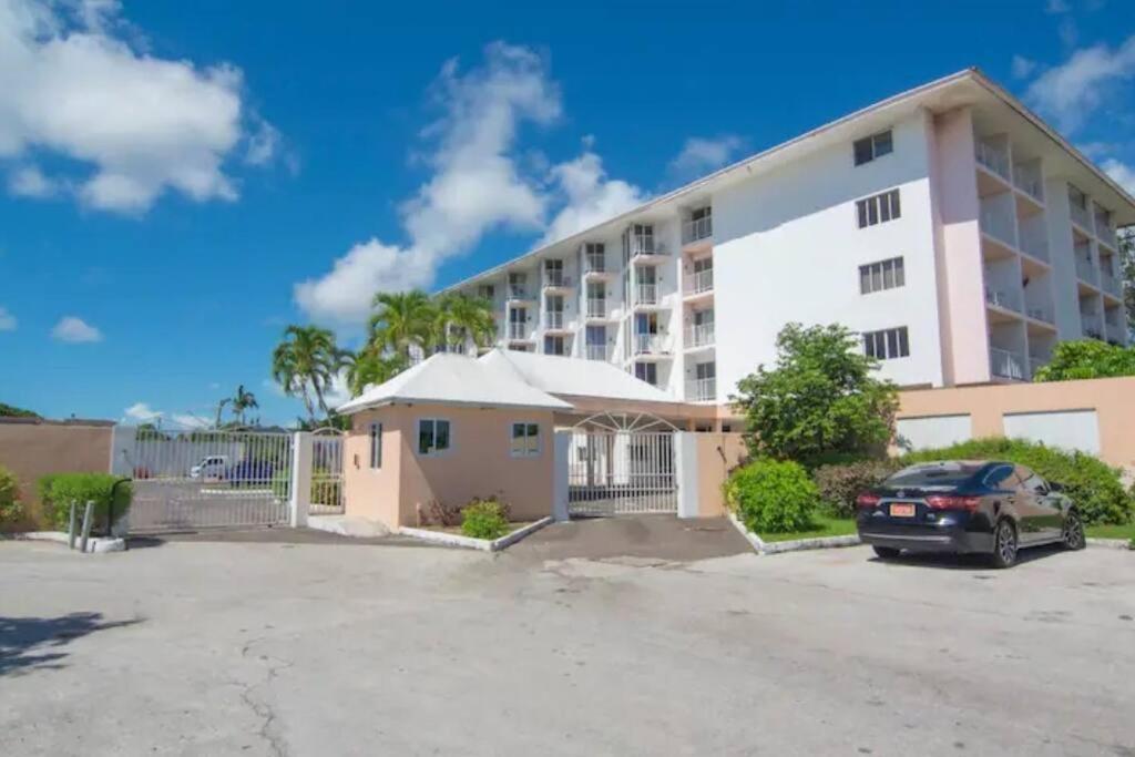Nassau Harbour Cozy 2 bedroom Condo