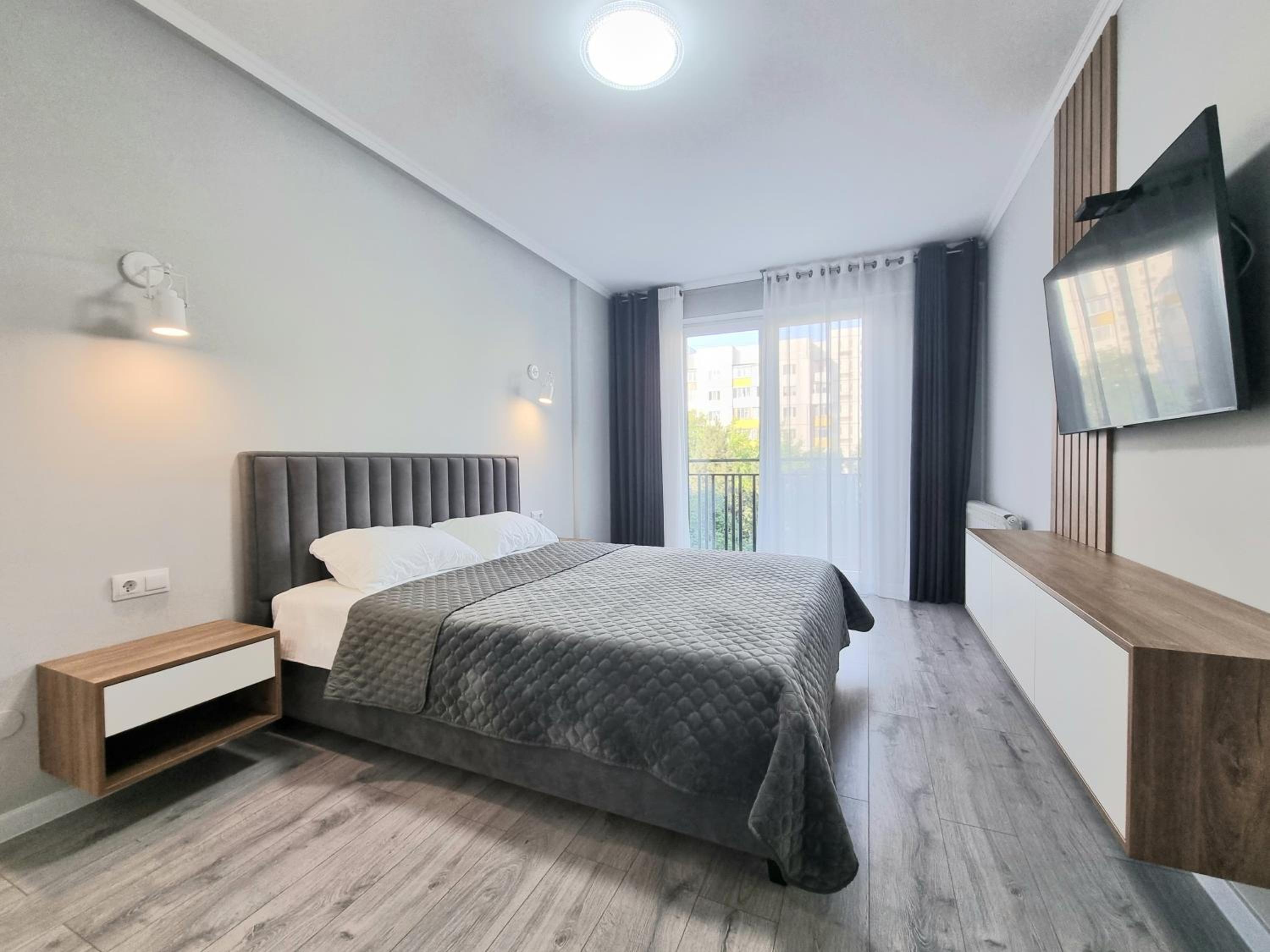 Modern Apartment 50 m - Terrace & Balcony - Fast WiFi - Self Check-in