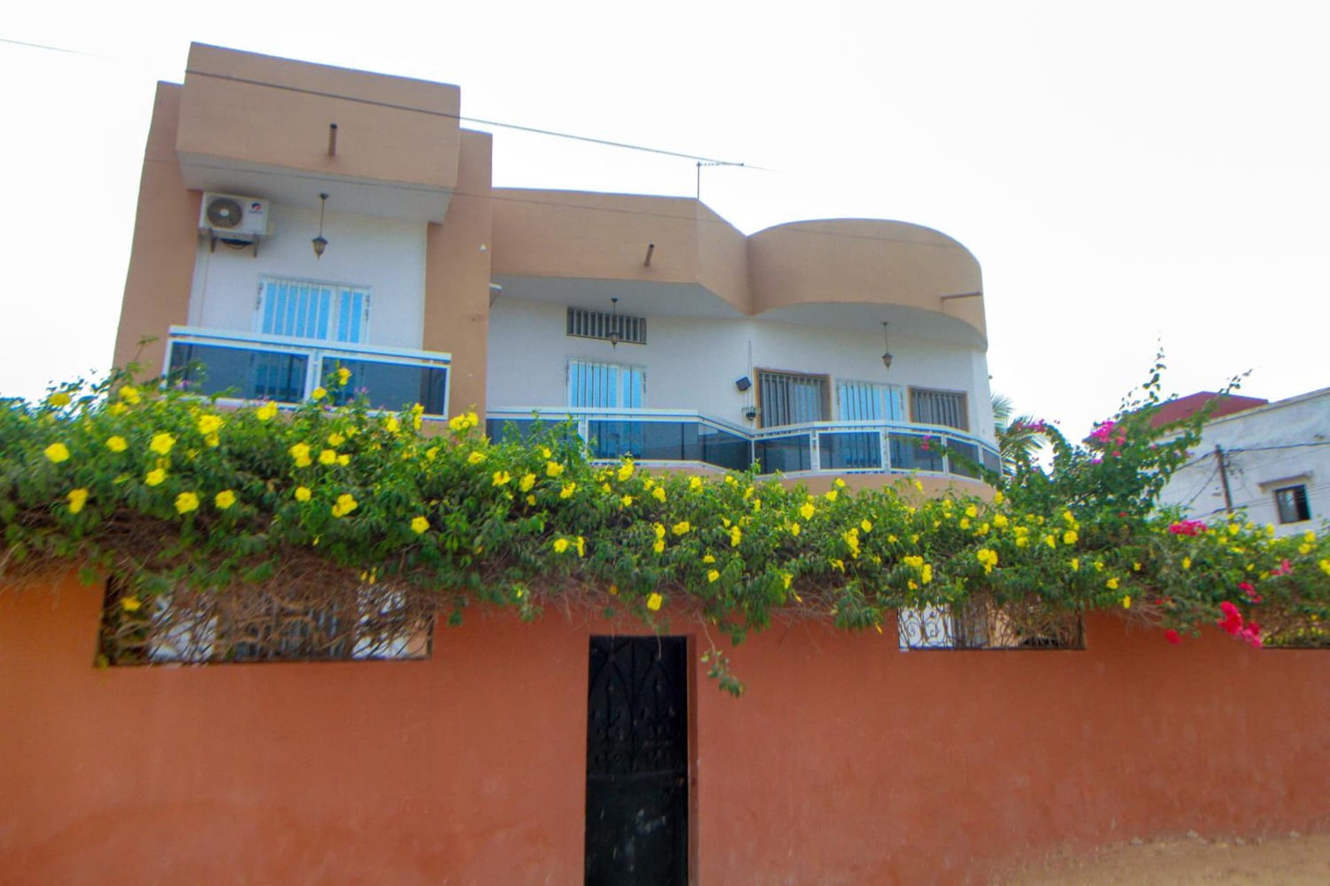 "Ô soleil" une Villa moderne dans un quartier paisible du centre de Saly