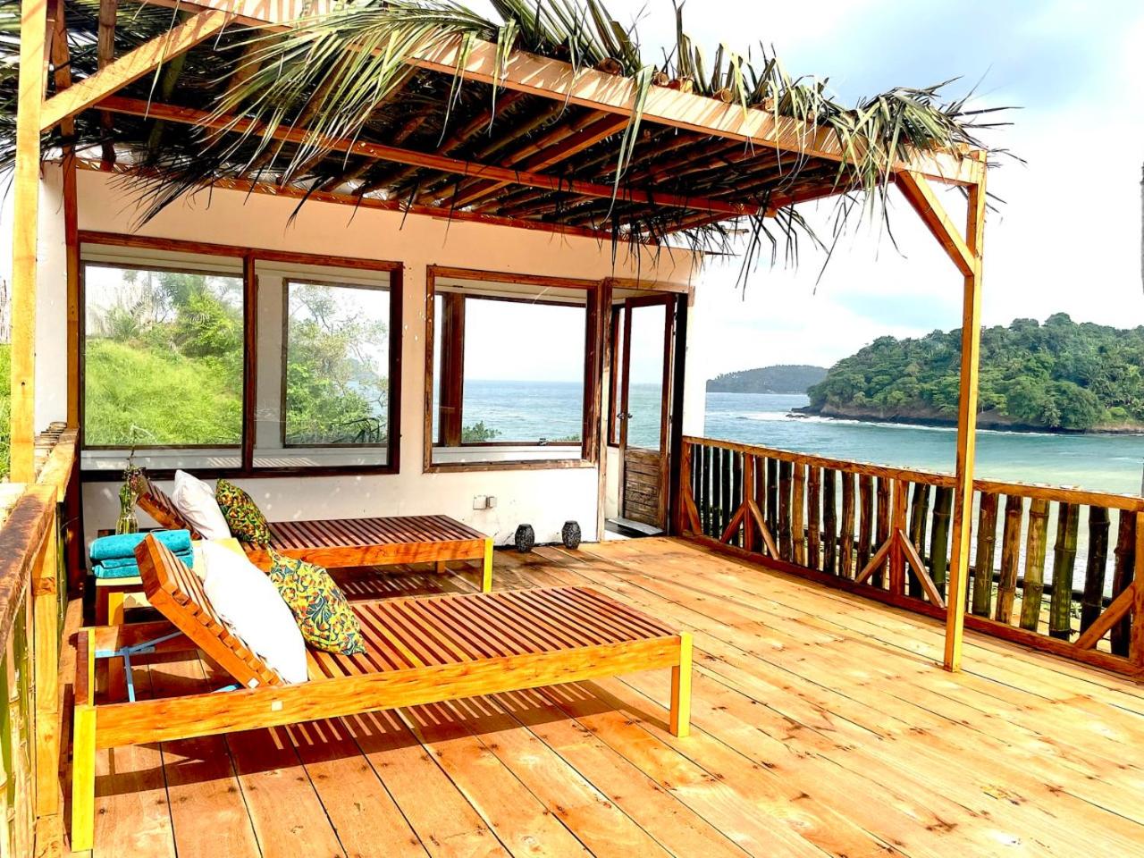 Infinity-house simplicity and luxury in an eco environment