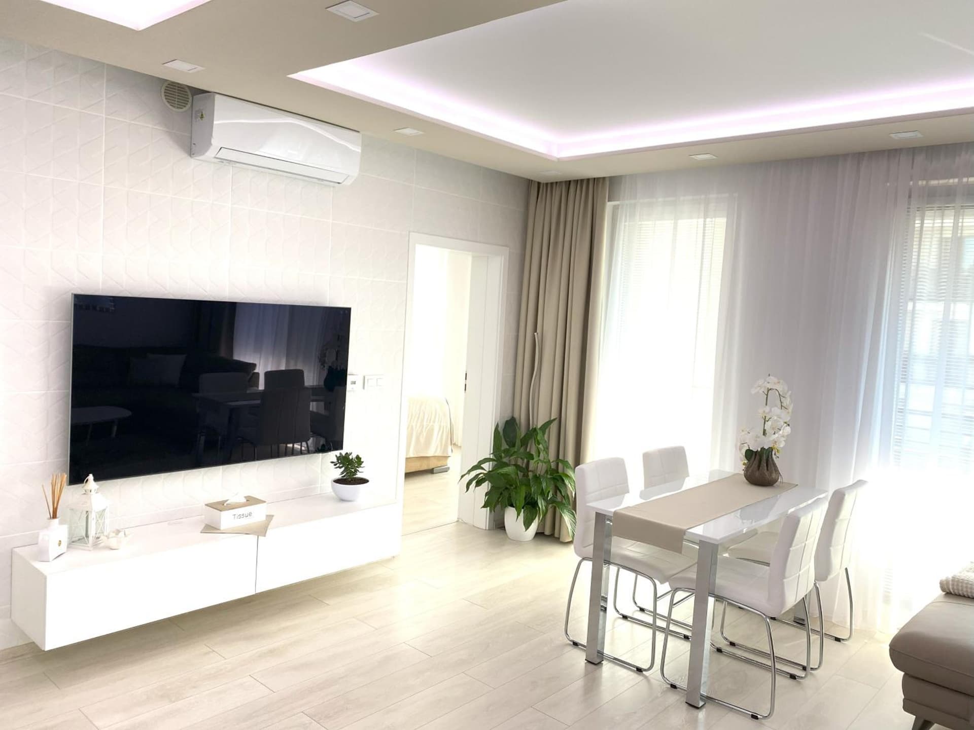 Die Eleganz - Exclusive Apartment near the City Center with Free Private Parking