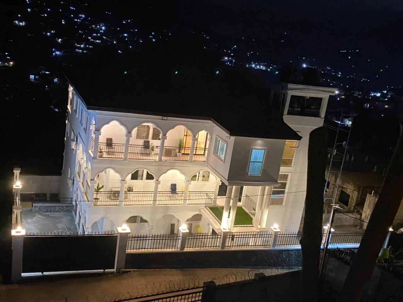 2 Bed Apartment Sleeps 4 - Jacuzzi Parking Wifi