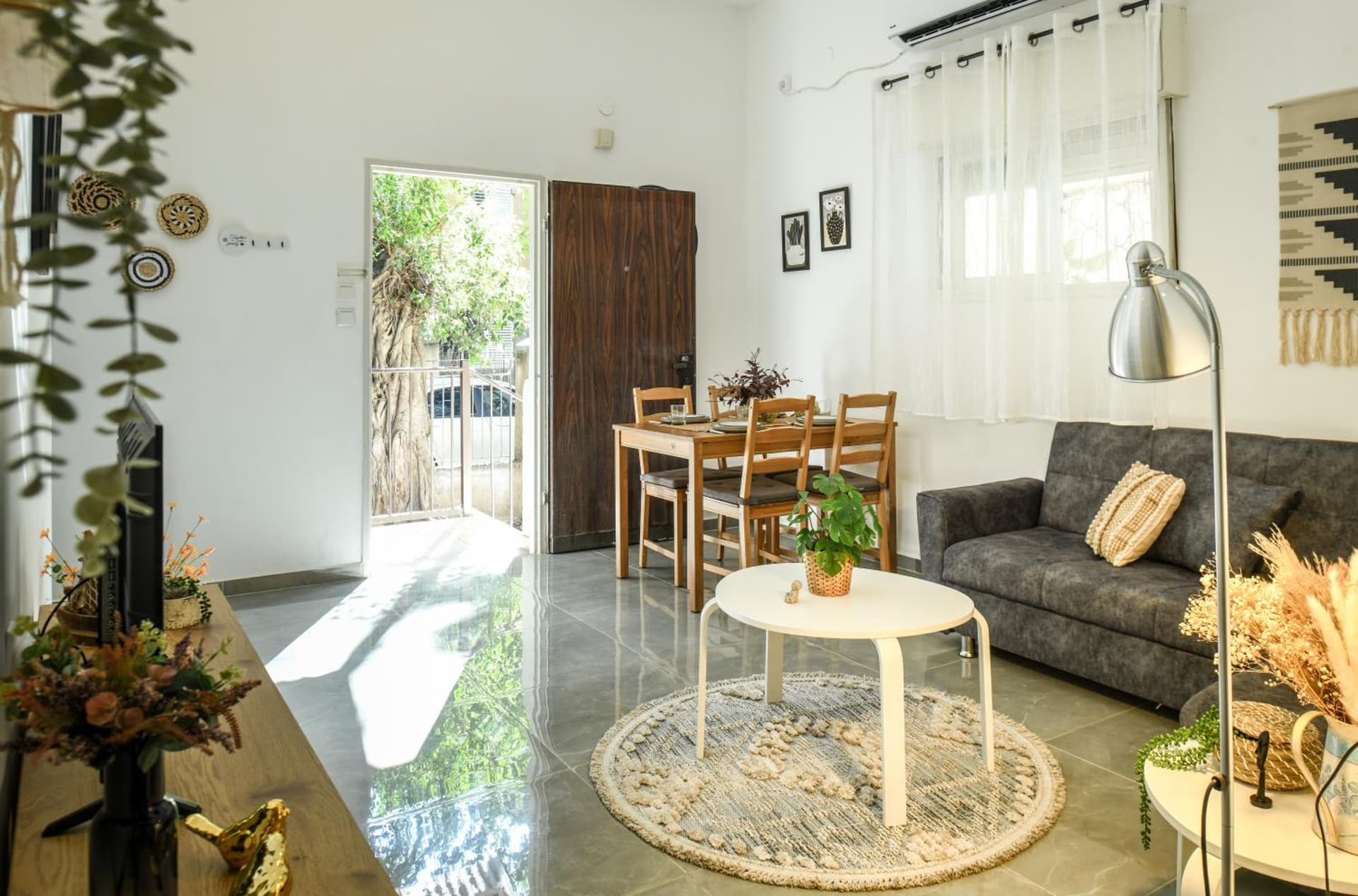 Charming Home in the Heart of Haifa by Sea N Rent