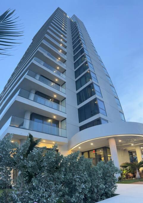 Luxury Oceanview 1BR on beach