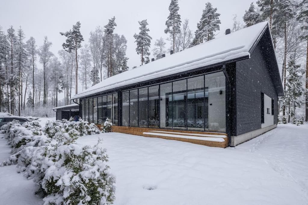 Semi-detached Scandinavian house with great location