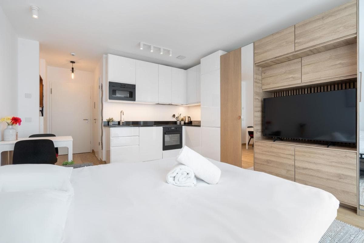Chic Studio Perfect for City Explorers ID201