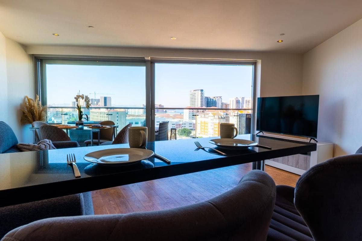 Ocean Village Suite-Hosted by Sweetstay