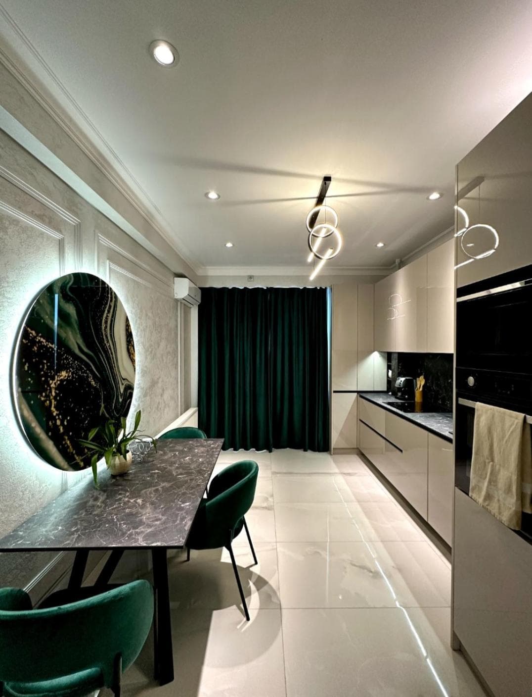 Luxury City-Centric Apartment for Booking