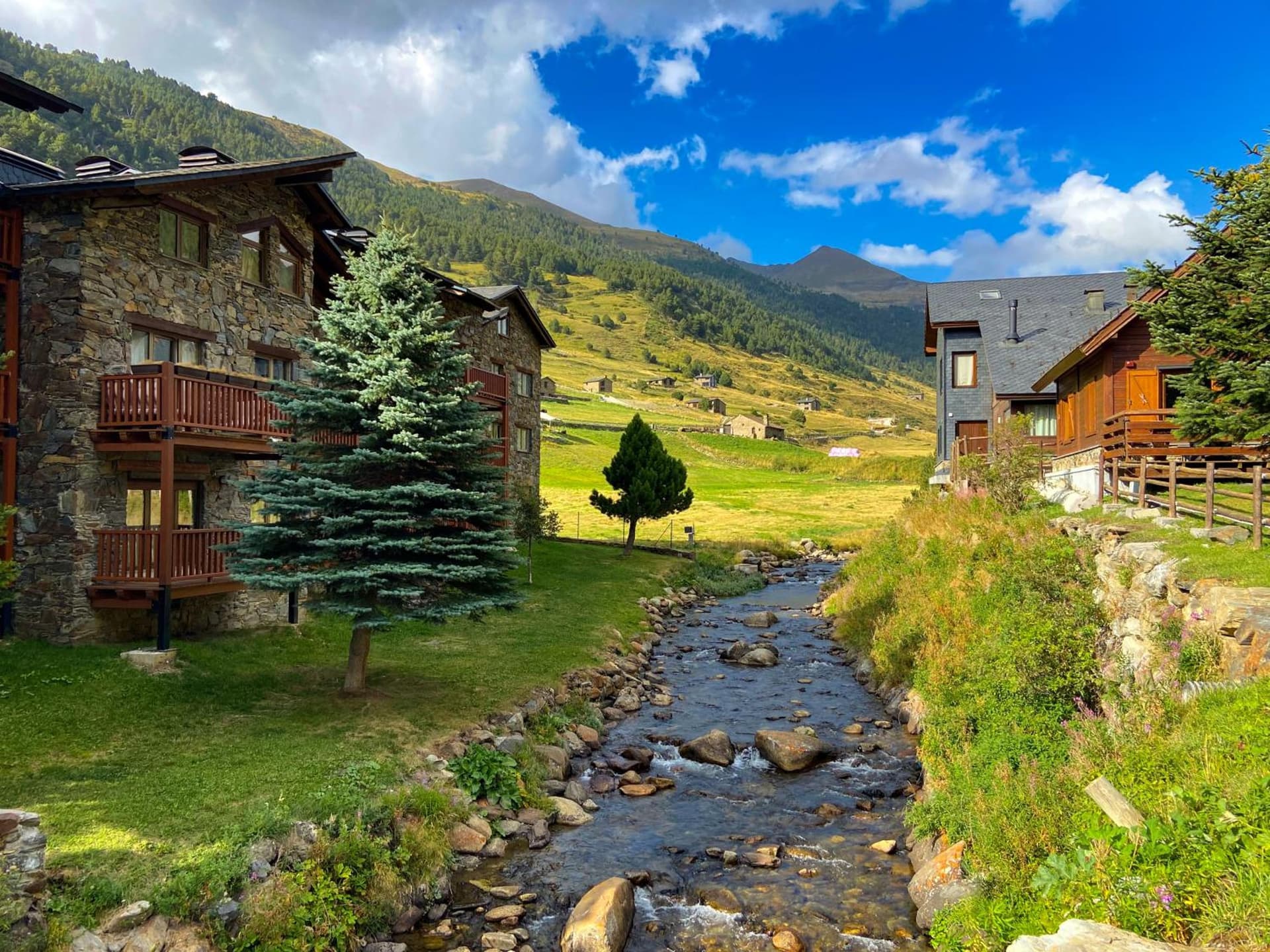 Modern Blue Studio En Valle De Incles - Parking Gratis l by BonesVacances
