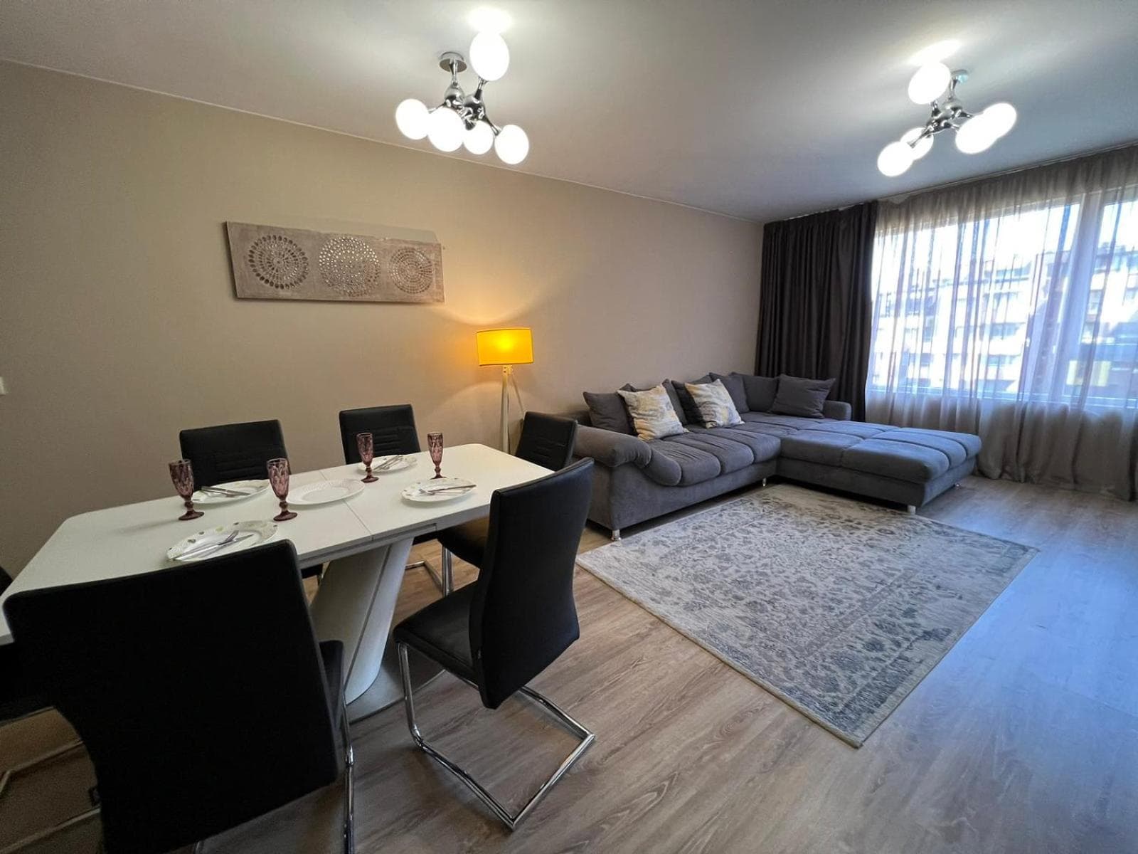 Johannesburg 2BDR Spacious Family apt w Parking and Playground