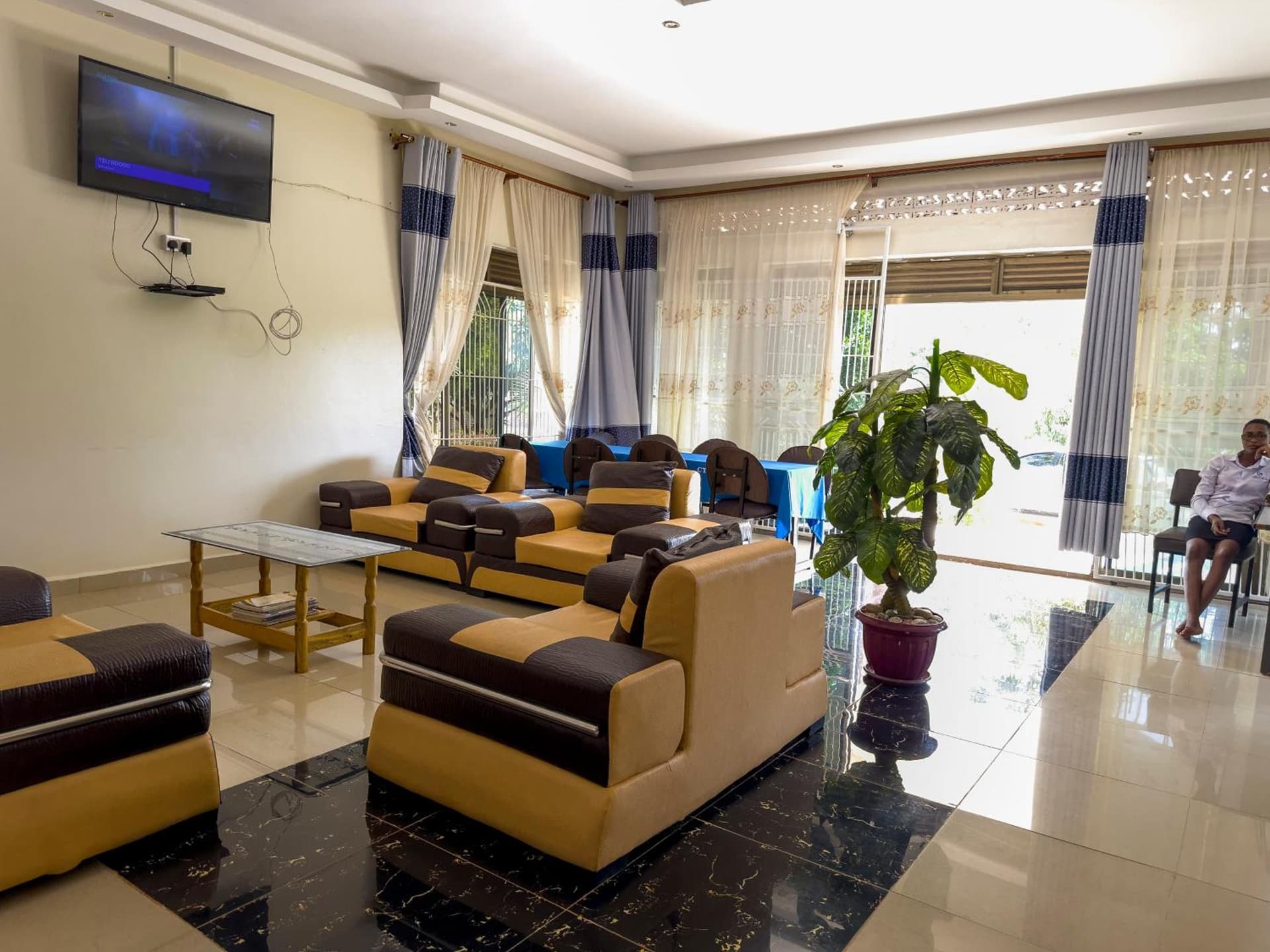 Contra Hotel