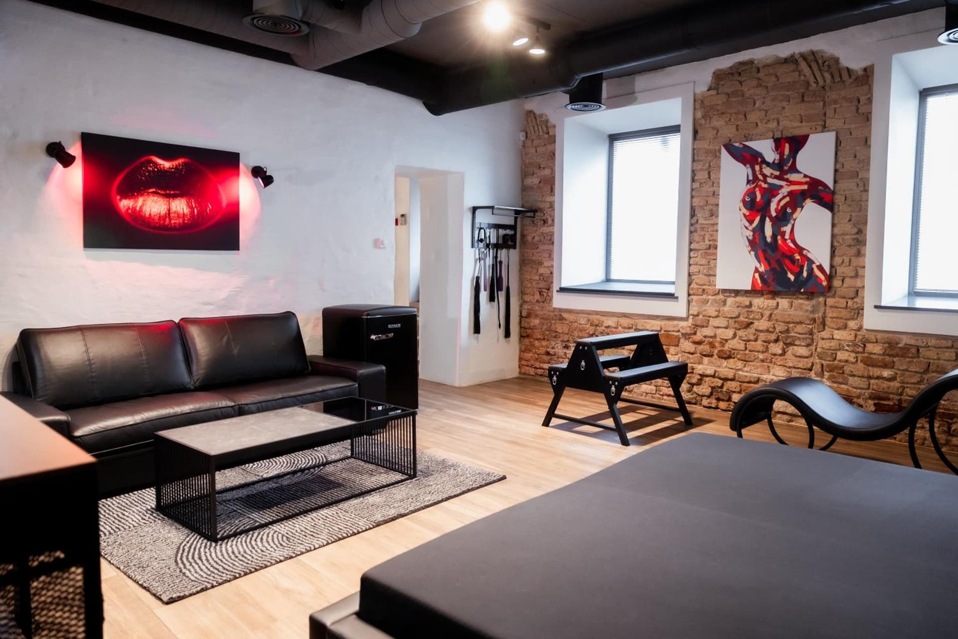 BDSM Black Apartments