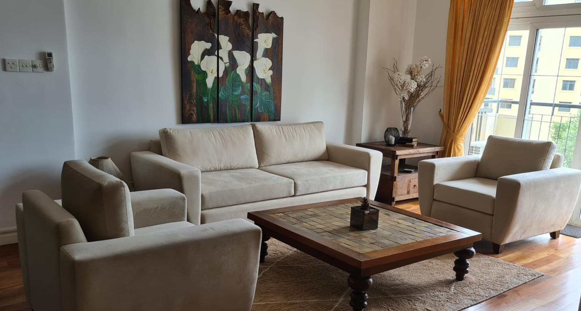 Colombo City 3 Bedroom Apartment with Pool Gym & Workdesk