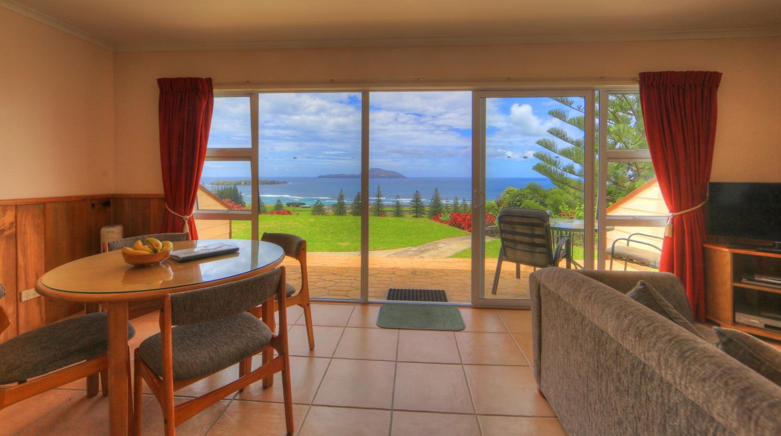 Islander Lodge Apartments