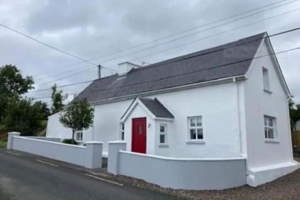 Charming 3-Bed Detached Cottage with Scenic Views
